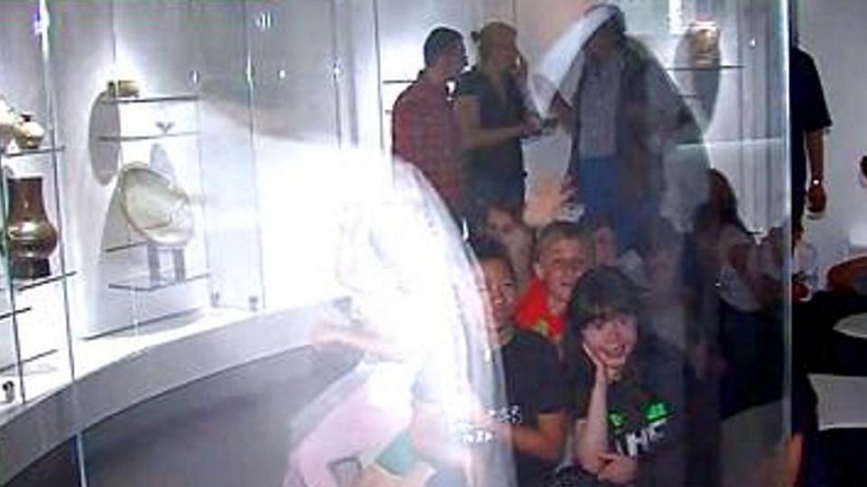 La scolaresca di 4a primaria in visita al Museo, sorpresi dalle telecamere e news media presenti alla Conferenza Stampa
